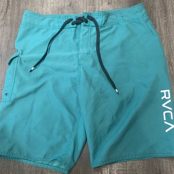 Men’s RVCA Boardshorts size 33. - Picture 1 of 3
